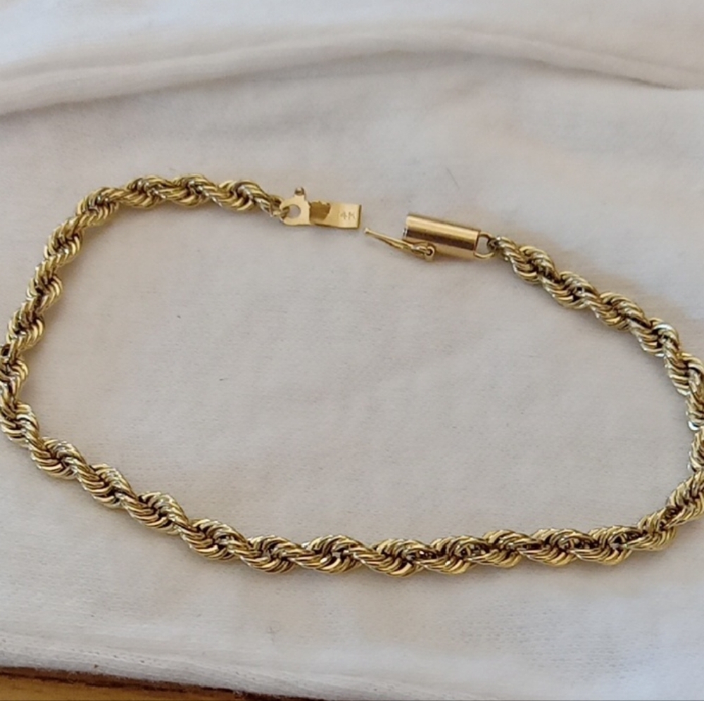 Elegant 14k Gold Twisted Rope Bracelet for Men And Women